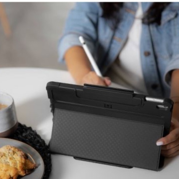 NWT (U) by UAG Apple iPad 10.2-inch 7th 8th Gen Dot Black Case - Picture 2 of 8